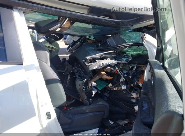 4S4WMAJD8N3450423 2022 SUBARU ASCENT White Widok wnętrza z przodu