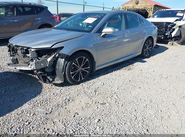 4T1G11BK7LU013255 2020 TOYOTA CAMRY Silver Vista tres cuartos delantera izquierda