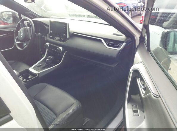 4T3E6RFV9MU052420 2021 TOYOTA RAV4 HYBRID Белый Вид салона спереди