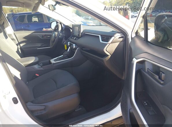 4T3MWRFV1NU057995 2022 TOYOTA LE White წინა სალონის ხედი