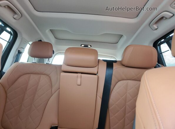 5UX23EM07P9N84716 2023 BMW X7 Gray Вид задньої частини салону