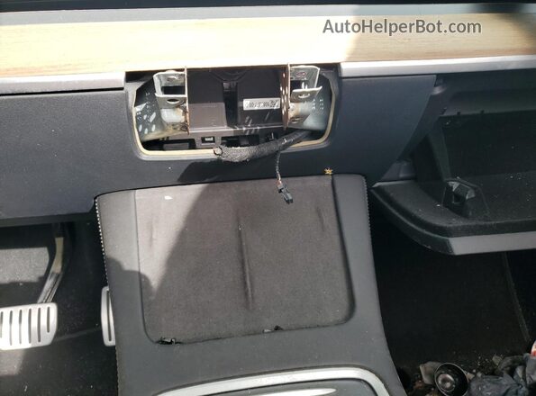 7SAYGDEF8RF041531 2024 TESLA MODEL Y Черный Вид задних сидений