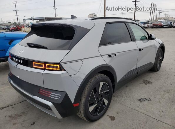 7YAKN4DA0SY004017 2025 HYUNDAI IONIQ Gray Delantero derecho