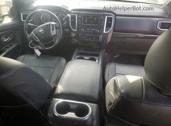 1N6BA1F40KN516660 2019 NISSAN TITAN Black Սարքավորումների վահանակի տեսք