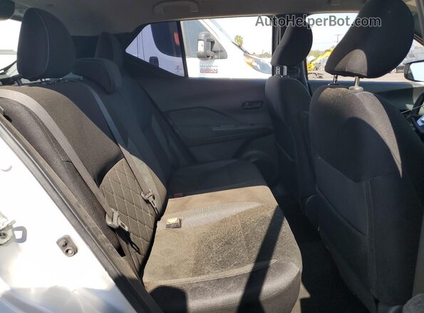 3N1CP5CU7JL515055 2018 NISSAN KICKS Серебряный 