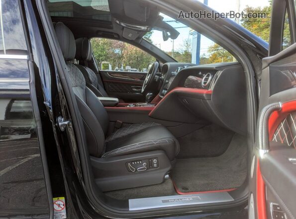 SJAAC2ZV8JC021962 2018 BENTLEY BENTAYGA Черный Вид спереди