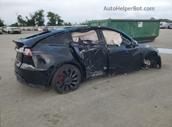 7SAYGDEF8RF041531 2024 TESLA MODEL Y Черный Передняя правая четверть