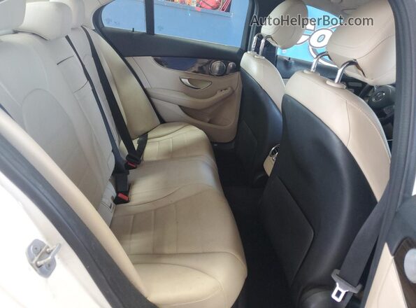 55SWF4KBXGU125189 2016 MERCEDES-BENZ C White Vista de los asientos traseros
