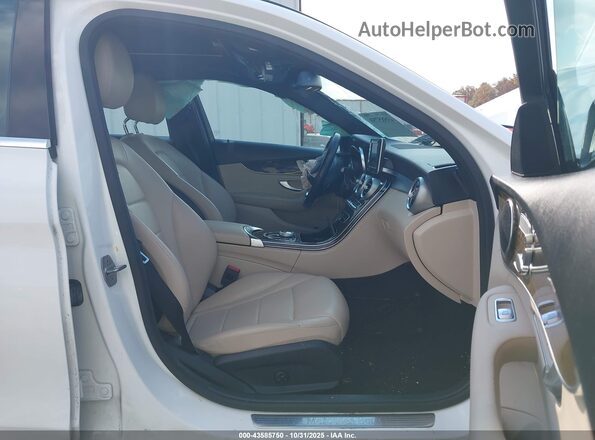 55SWF4KBXJU280977 2018 MERCEDES-BENZ C-CLASS White Սալոնի դիմացի տեսք