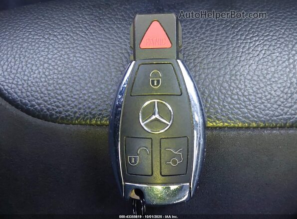 55SWF8GB8JU243345 2018 MERCEDES-BENZ AMG C 63 White Dashboard view