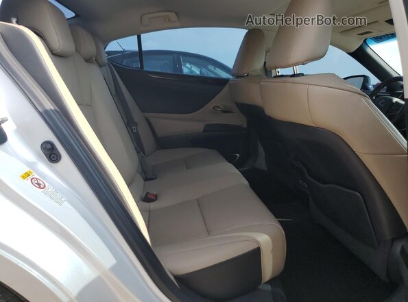 58ABZ1B18KU038344 2019 LEXUS ES White Vista de los asientos traseros