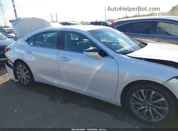 58AD11D10MU005404 2021 LEXUS ES 250 White Rear interior view