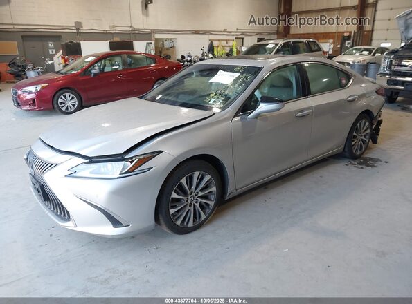 58ADA1C16MU008020 2021 LEXUS ES 300H Silver წინა მარცხენა ხედი სამი მეოთხედიდან