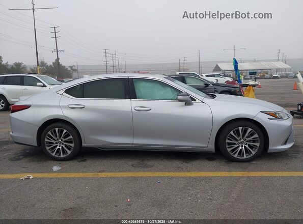 58ADZ1B13MU088967 2021 LEXUS ES 350 Silver Widok wnętrza z tyłu