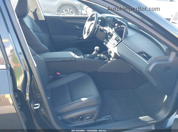 58ADZ1B18SU201082 2025 LEXUS ES 350 Черный Вид салона спереди