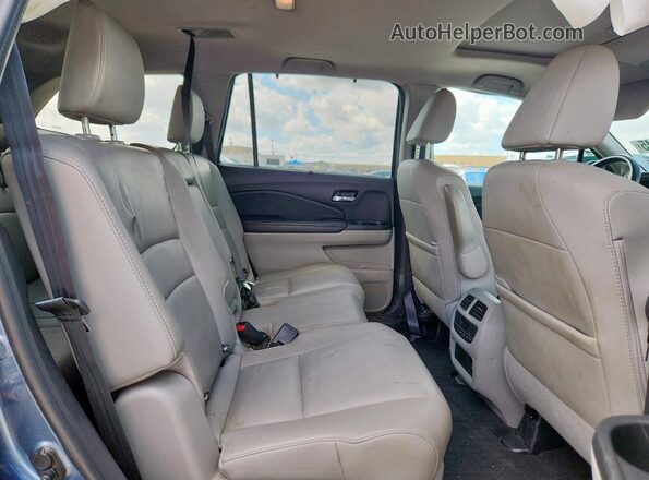 5FNYF5H53LB005746 2020 HONDA PILOT Blue Rear interior view