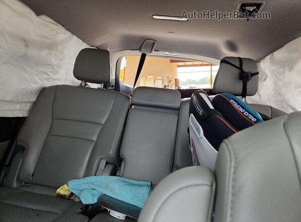 5FNYF5H56LB010388 2020 HONDA PILOT Silver Вид задніх сидінь