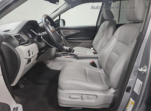 5FNYF6H2XNB073492 2022 HONDA PILOT Серебряный Вид салона спереди