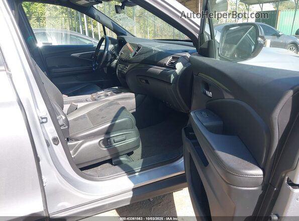 5FNYF8H5XMB015077 2021 HONDA PASSPORT Silver Front interior view