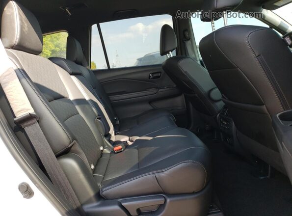 5FNYF8H94PB501827 2023 HONDA PASSPORT White Widok wnętrza z tyłu