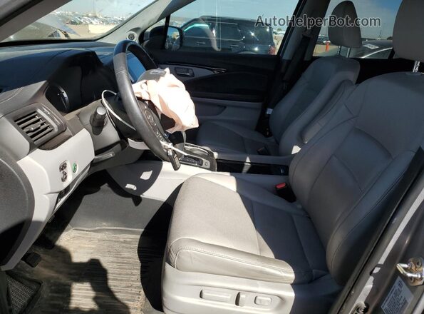 5FPYK3F78KB026411 2019 HONDA RIDGELINE Silver Front interior view