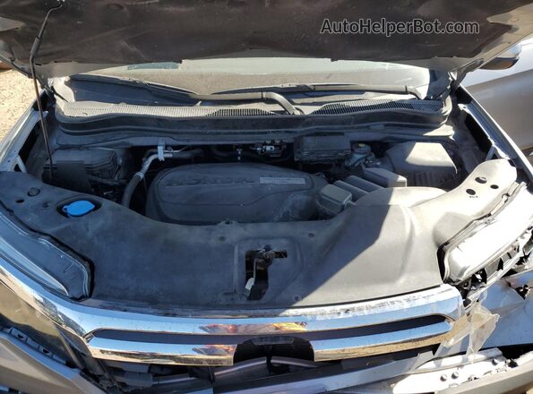 5FPYK3F78KB026411 2019 HONDA RIDGELINE Silver Rear interior view