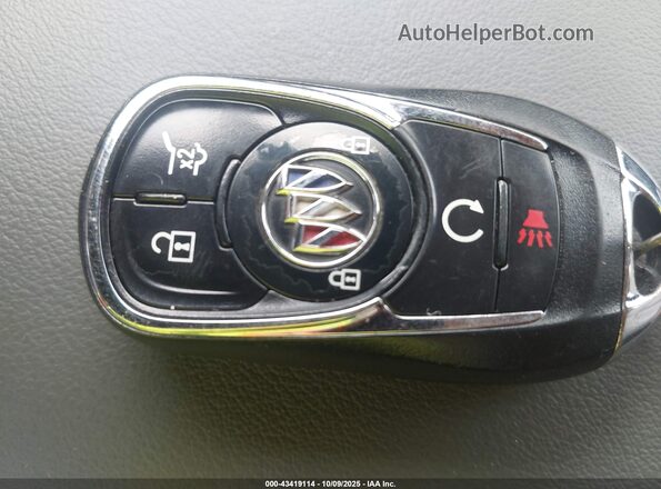 5GAEVBKW9RJ127908 2024 BUICK ENCLAVE Серебряный Вид панели приборов