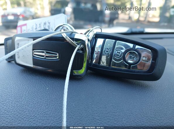 5LM5J7WC2RGL07552 2024 LINCOLN AVIATOR White Vista del salpicadero