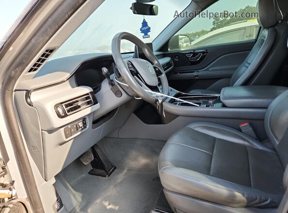 5LM5J7WC5LGL30265 2020 LINCOLN AVIATOR Silver Սալոնի դիմացի տեսք