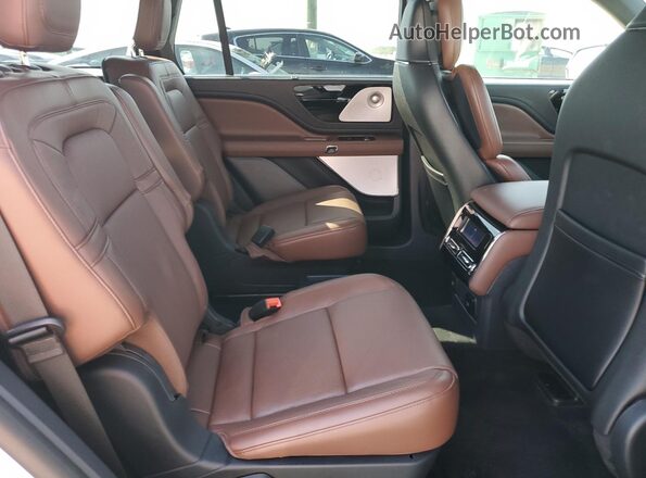 5LM5J7XC0SGL03312 2025 LINCOLN AVIATOR White Rear interior view