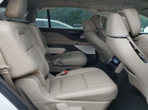5LM5J7XC4RGL04165 2024 LINCOLN AVIATOR White უკანა სალონის ხედი