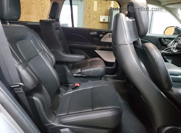5LM5J7XC5RGL00898 2024 LINCOLN AVIATOR Silver უკანა სალონის ხედი