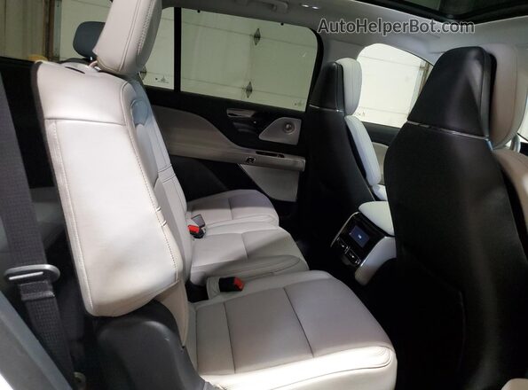 5LM5J7XC6SGL03136 2025 LINCOLN AVIATOR White Rear interior view