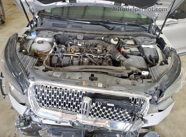 5LMCJ1C90LUL23397 2020 LINCOLN CORSAIR Silver Rear interior view