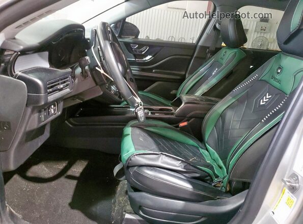 5LMCJ1C90LUL23397 2020 LINCOLN CORSAIR Silver Front interior view