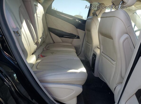 5LMCJ1C94HUL14905 2017 LINCOLN MKC Черный Вид задней части салона