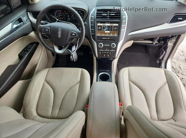 5LMCJ1C96KUL45175 2019 LINCOLN MKC Золотой Вид панели приборов
