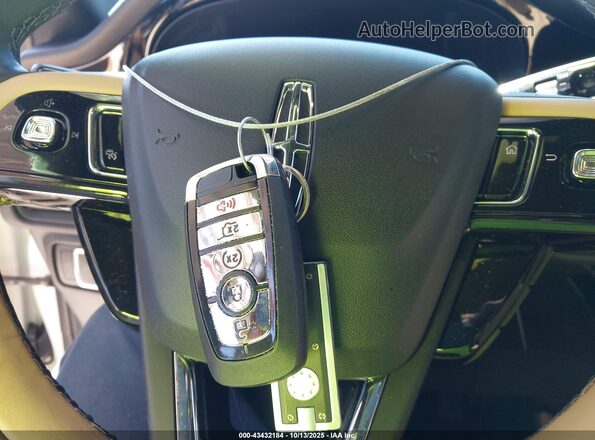 5LMCJ2DA5PUL13758 2023 LINCOLN CORSAIR Белый Вид панели приборов