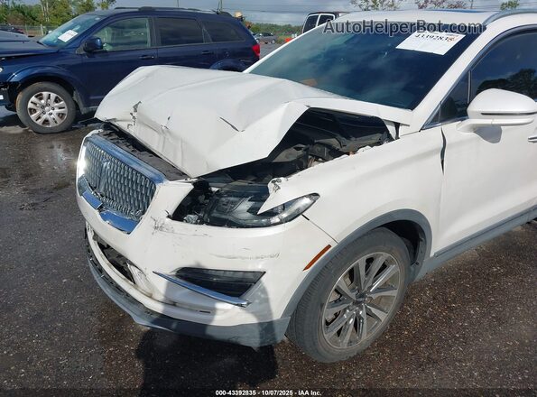 5LMCJ3C9XKUL43621 2019 LINCOLN MKC White Front view
