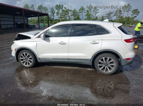 5LMCJ3C9XKUL43621 2019 LINCOLN MKC White 360 interior view
