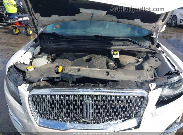 5LMCJ3C9XKUL43621 2019 LINCOLN MKC White Rear view