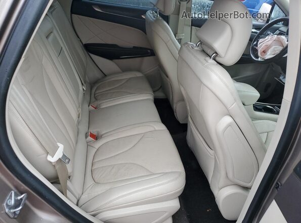 5LMCJ3D96JUL22486 2018 LINCOLN MKC Желто-коричневый Вид задней части салона