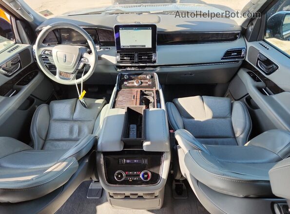 5LMJJ2HT2JEL13852 2018 LINCOLN NAVIGATOR Черный Вид панели приборов