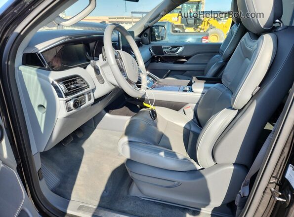 5LMJJ2HT2JEL13852 2018 LINCOLN NAVIGATOR Черный Вид салона спереди