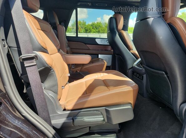 5LMJJ2LG0REL20093 2024 LINCOLN NAVIGATOR Черный Вид задних сидений