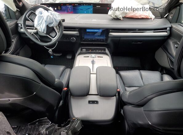 5LMJJ2LG4SEL02265 2025 LINCOLN NAVIGATOR Черный Вид панели приборов