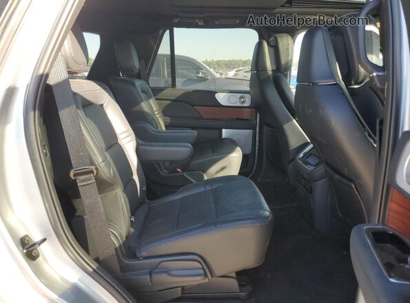 5LMJJ2LG5REL10031 2024 LINCOLN NAVIGATOR Gray Вид задньої частини салону
