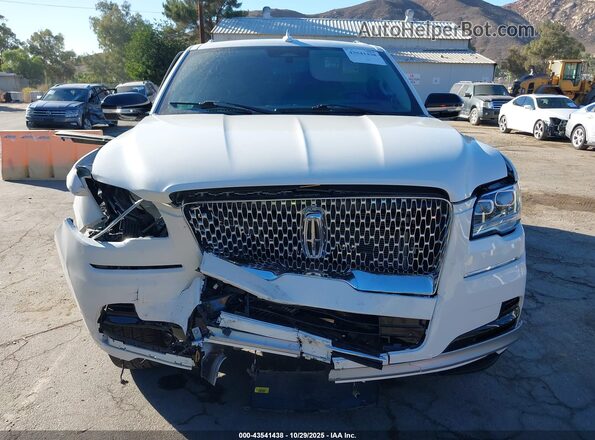 5LMJJ2LG6REL12340 2024 LINCOLN NAVIGATOR Белый Вид панели приборов