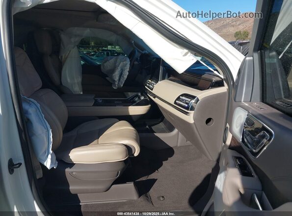 5LMJJ2LG6REL12340 2024 LINCOLN NAVIGATOR Белый Вид салона спереди