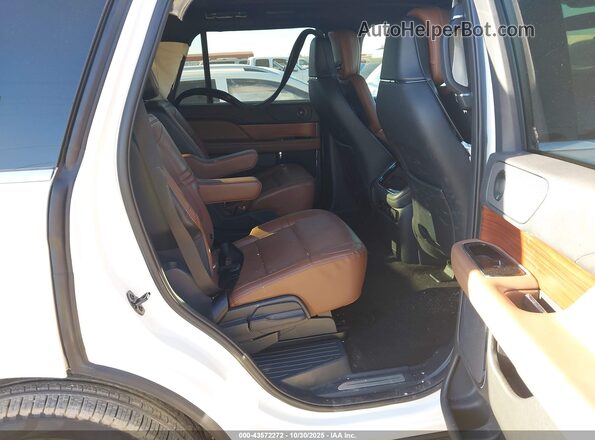 5LMJJ2LG7REL24559 2024 LINCOLN NAVIGATOR White VIN կոդի պիտակի տեսք